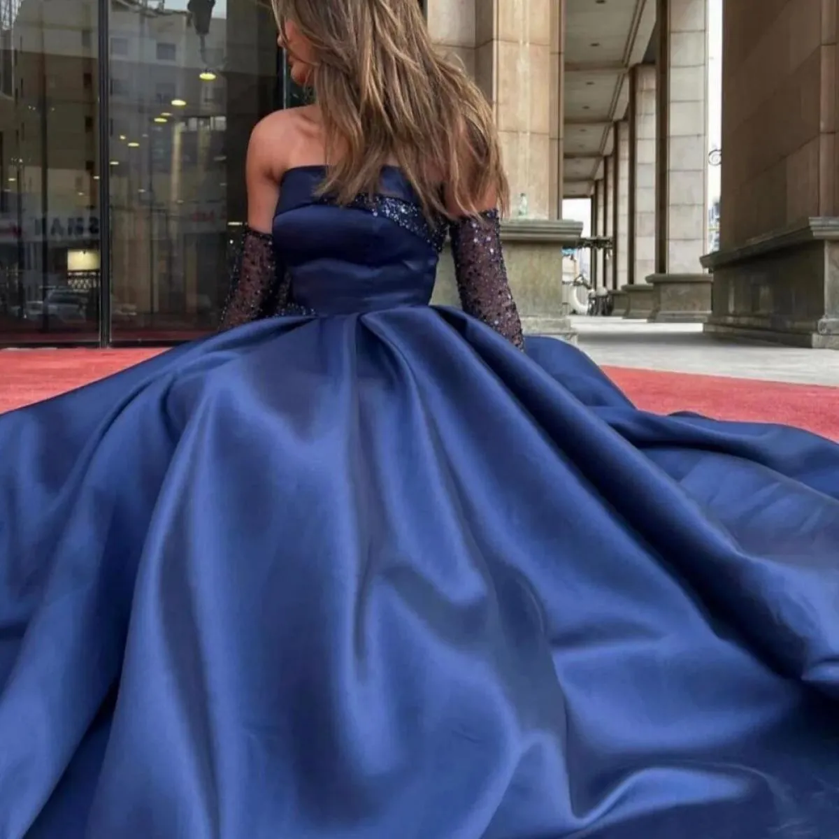 Abiti da sposa blu scuro Abiti da sposa da sera Guanti senza spalline Eleganti