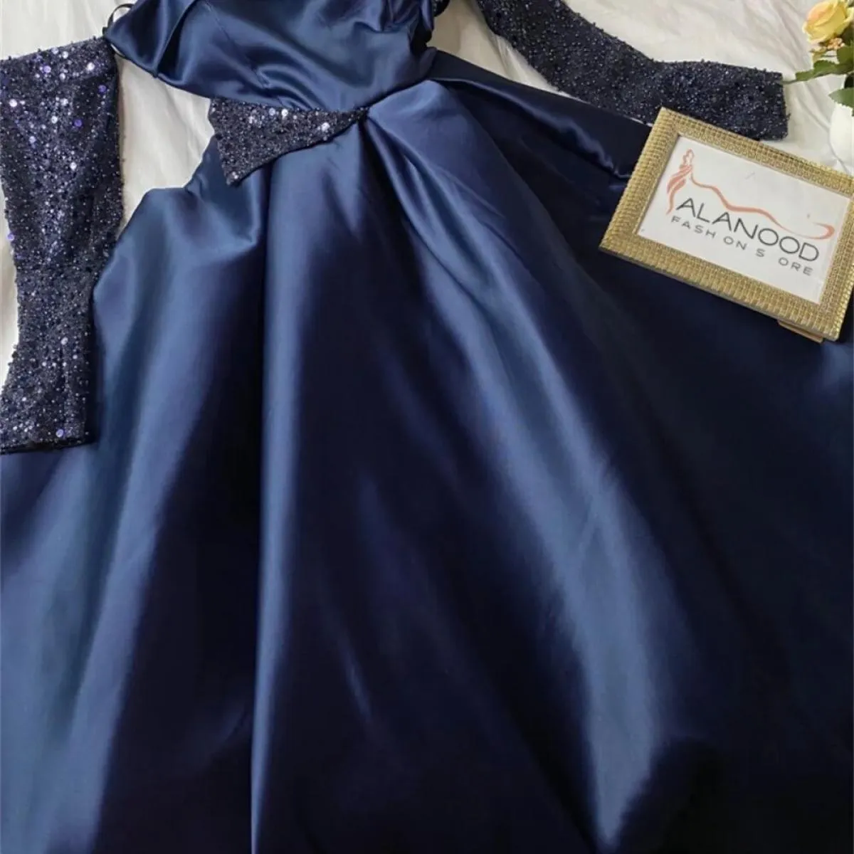 Abiti da sposa blu scuro Abiti da sposa da sera Guanti senza spalline Eleganti