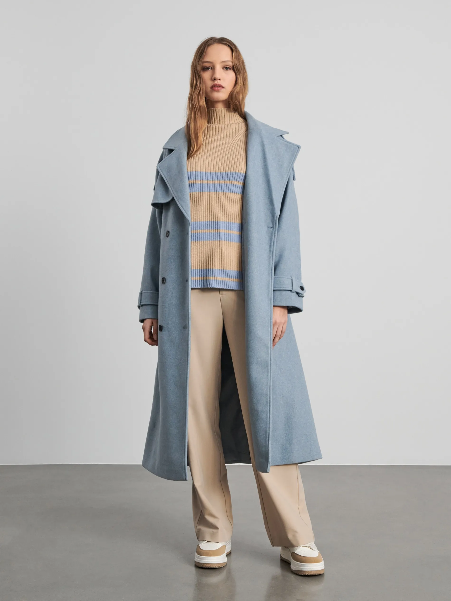 Cappotto con cintura da annodare in vita