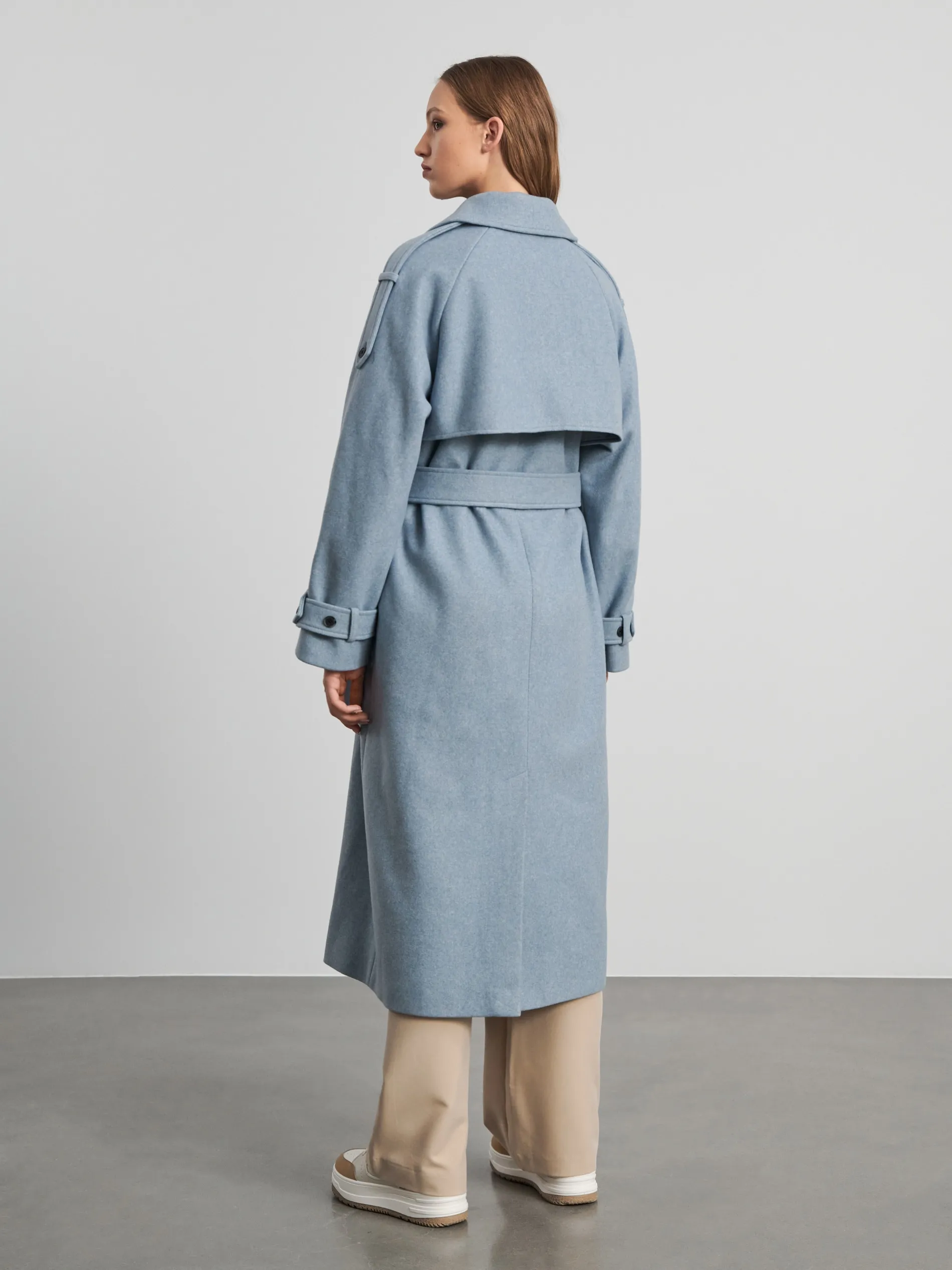 Cappotto con cintura da annodare in vita