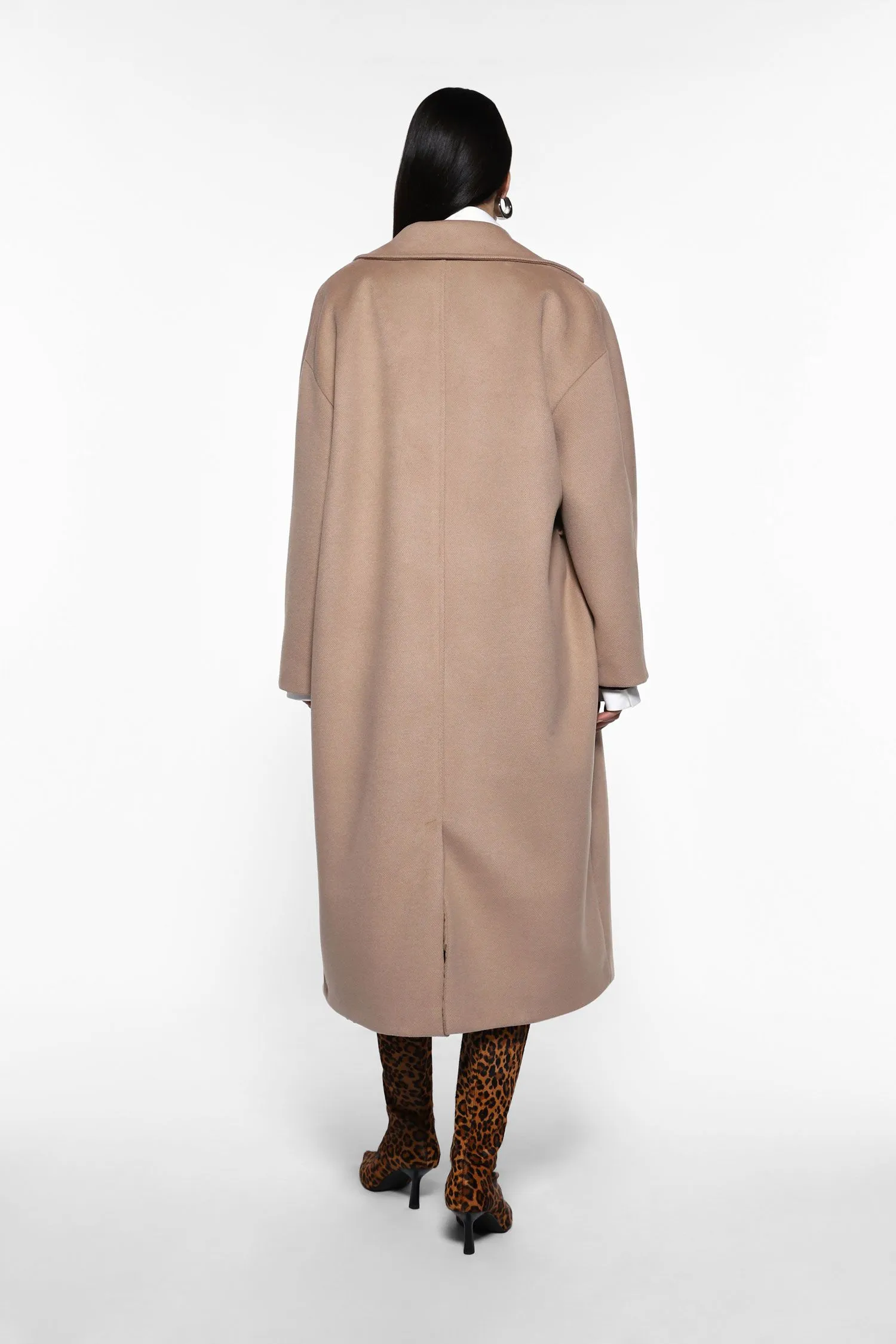  Cappotto con cintura e bottoni     