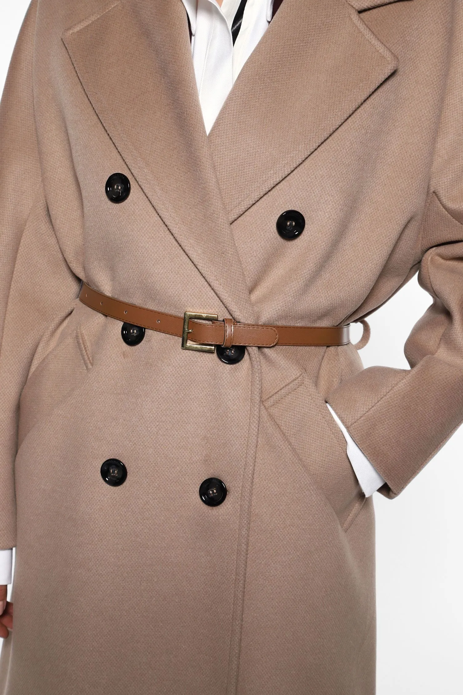  Cappotto con cintura e bottoni     