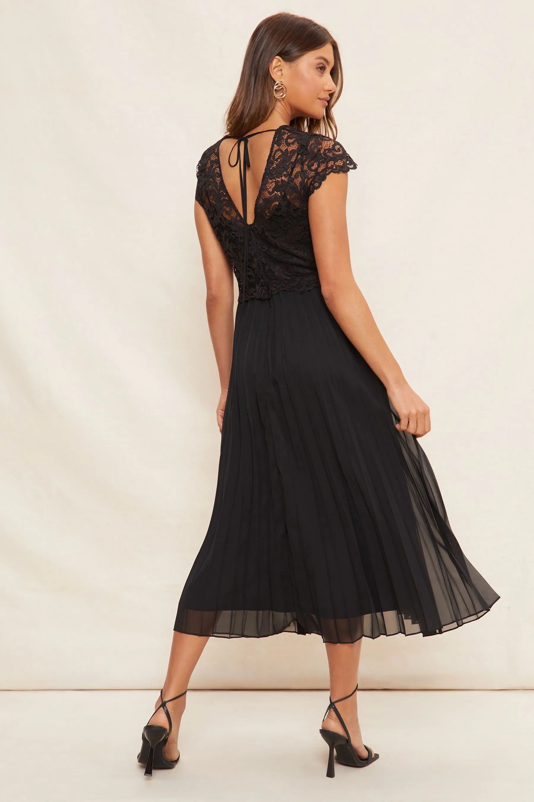 Friends Like These Scollo a V A pieghe Pizzo - Abito midi