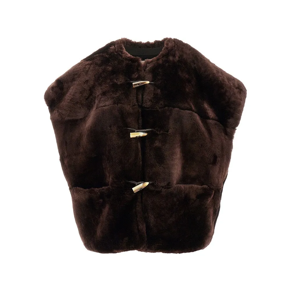 Gilet in shearling con maxi spalle