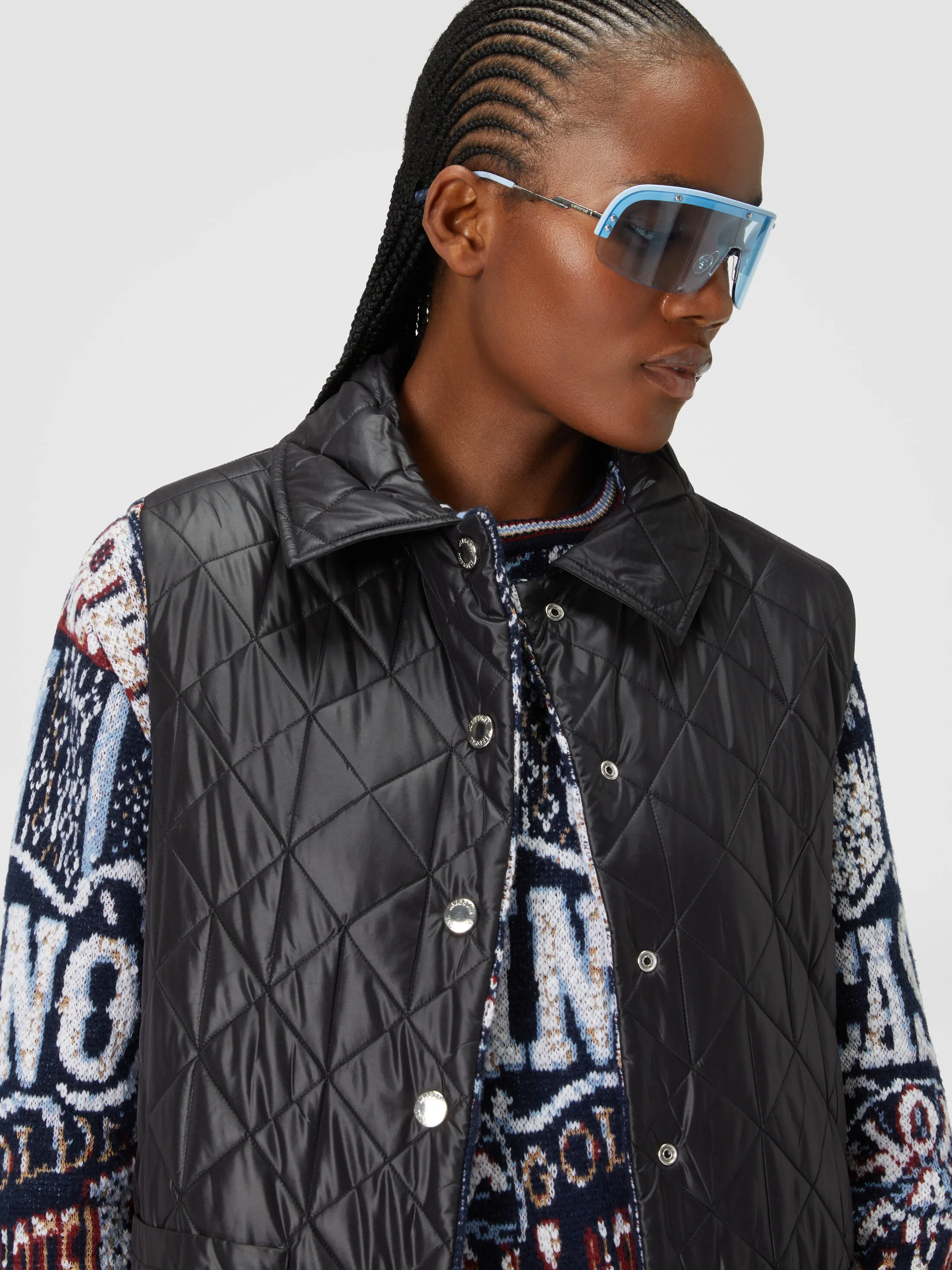 Gilet reversibile con impunture e scritte