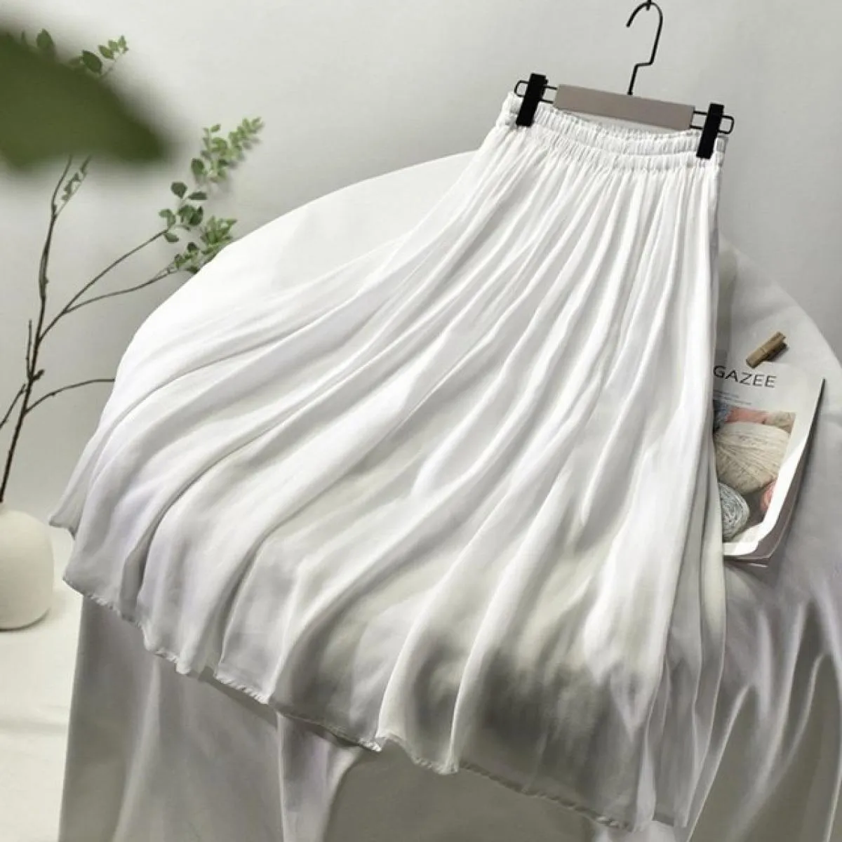Gonna opaca tinta unita elegante da donna Gonna longuette a vita alta femminile Tasche laterali in chiffon a pieghe Estate Sk523