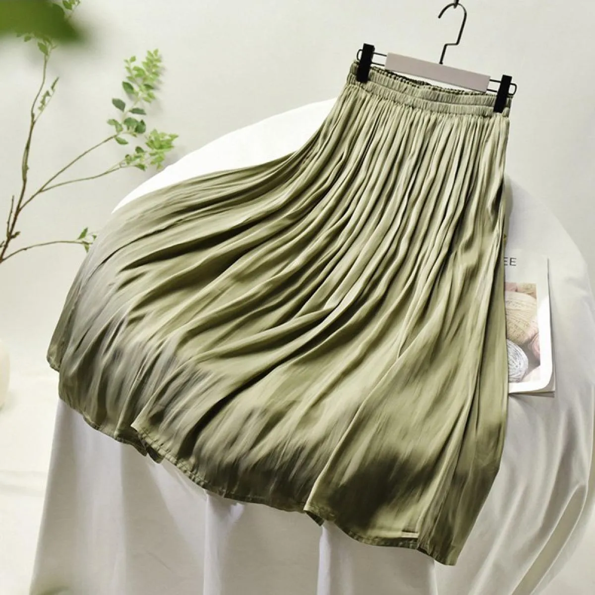 Gonna opaca tinta unita elegante da donna Gonna longuette a vita alta femminile Tasche laterali in chiffon a pieghe Estate Sk523