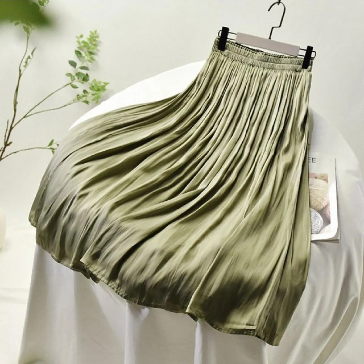 Gonna opaca tinta unita elegante da donna Gonna longuette a vita alta femminile Tasche laterali in chiffon a pieghe Estate Sk523