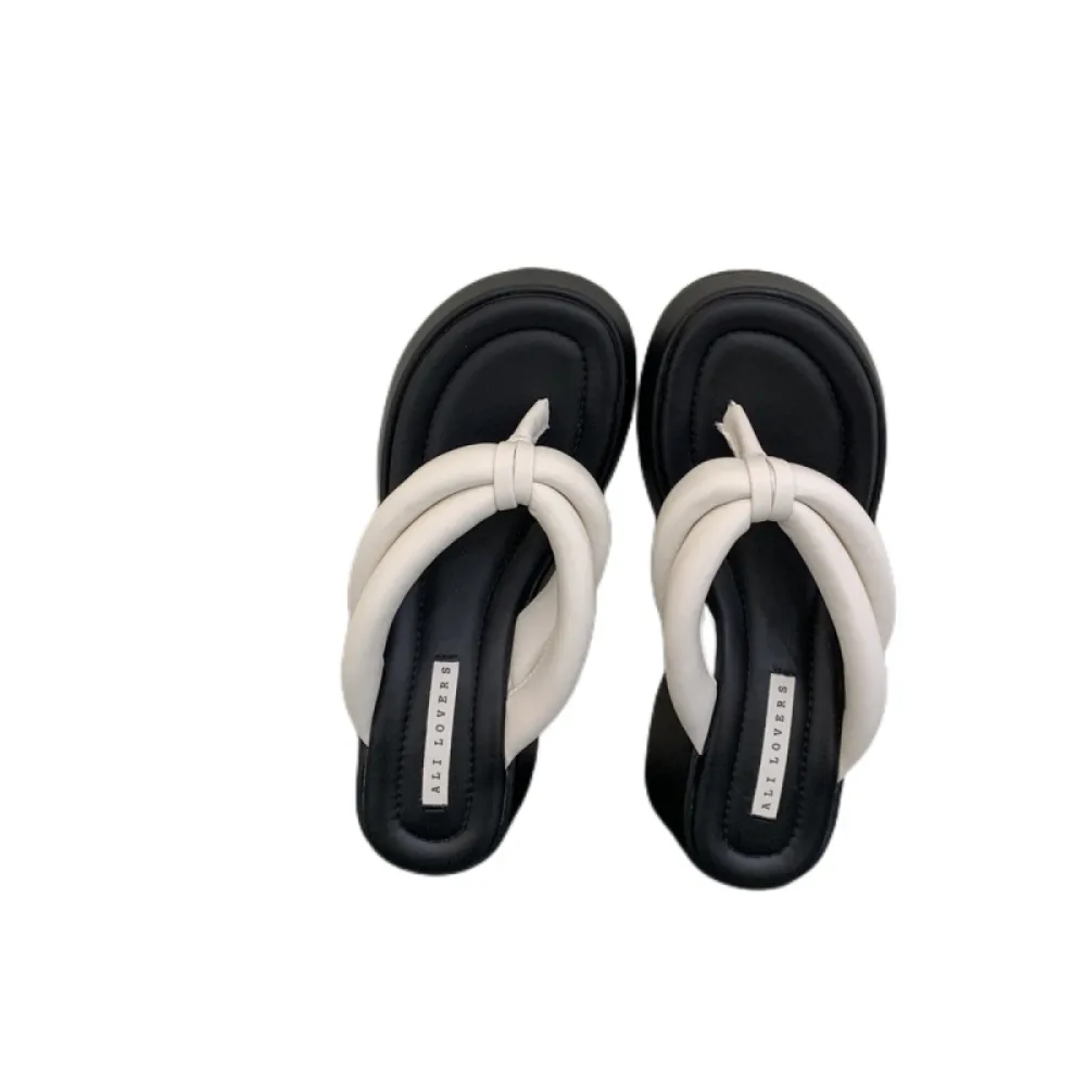 Infradito con plateau con suola spessa Scarpe da donna per abbigliamento esterno 2024 Nuovi sandali estivi con un senso di calpe