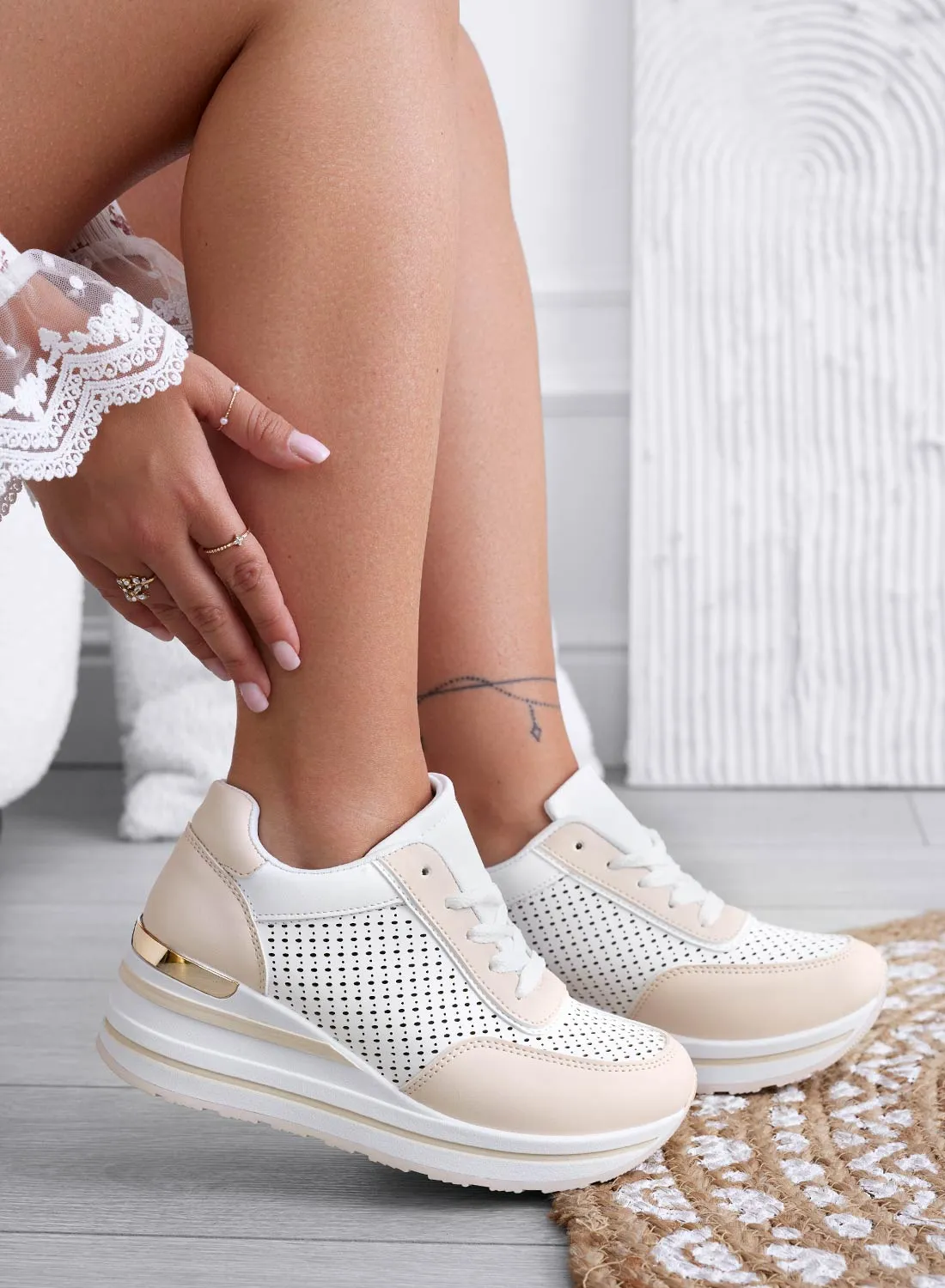 LUE - Sneakers traforate beige con suola spessa