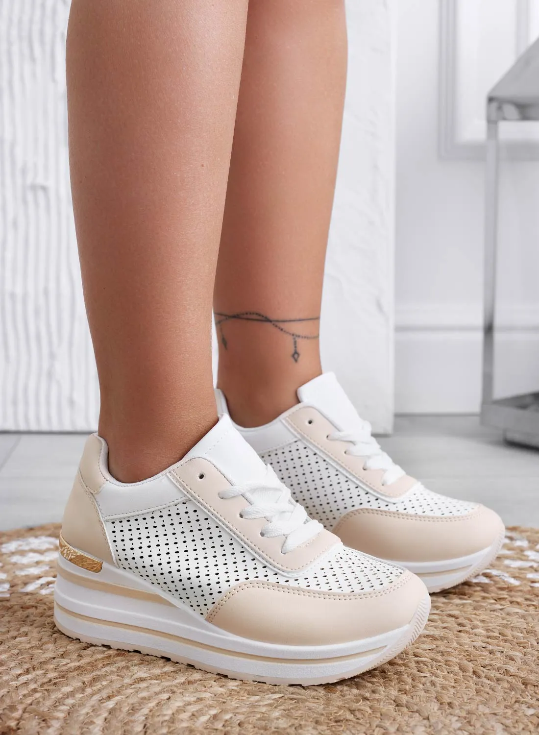 LUE - Sneakers traforate beige con suola spessa