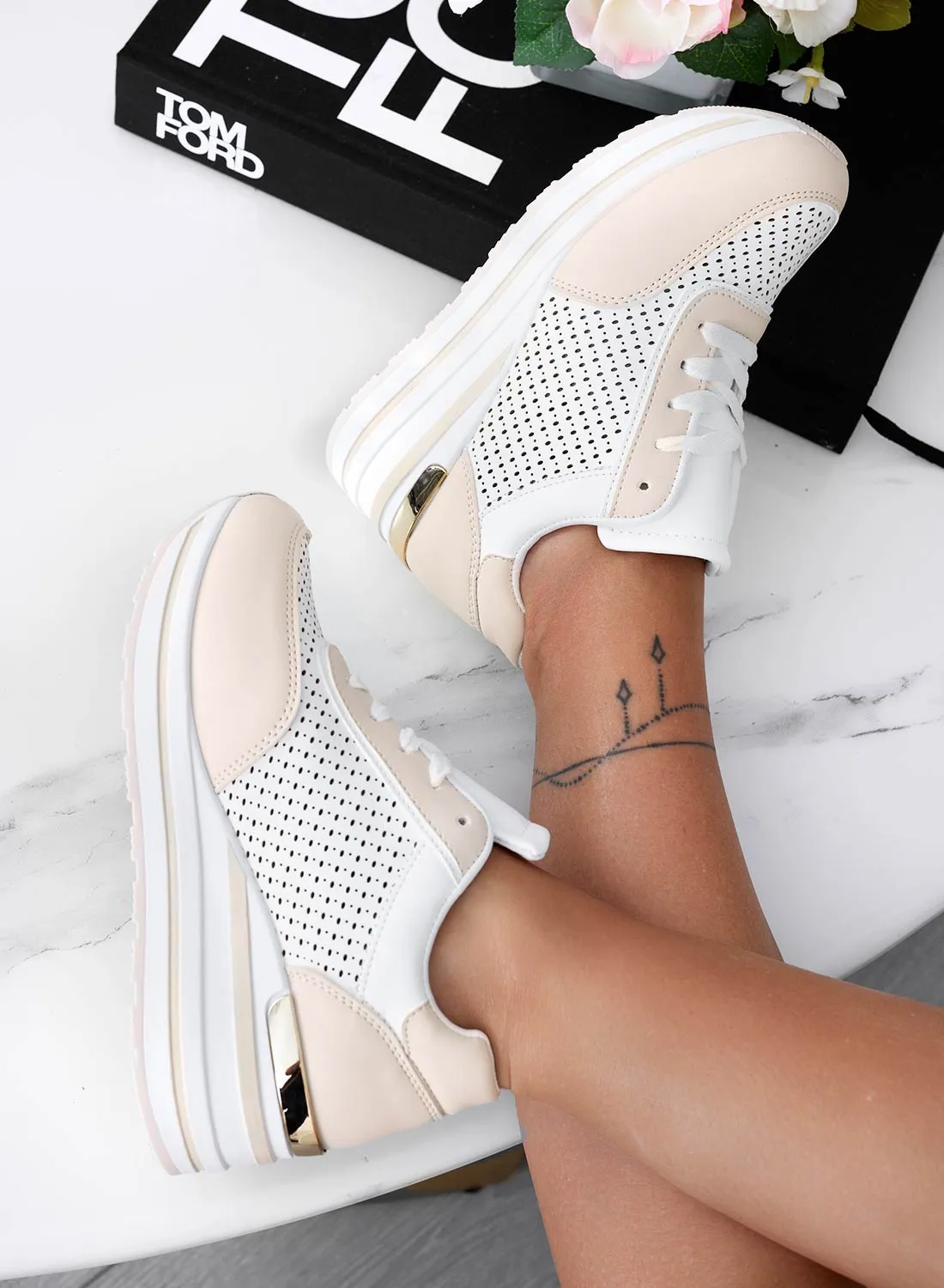 LUE - Sneakers traforate beige con suola spessa