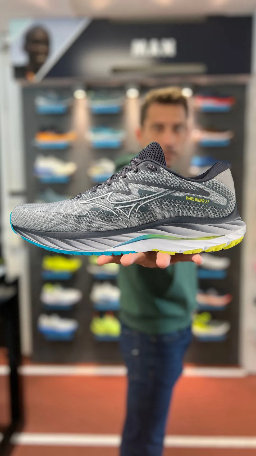 Mizuno wave rider  27