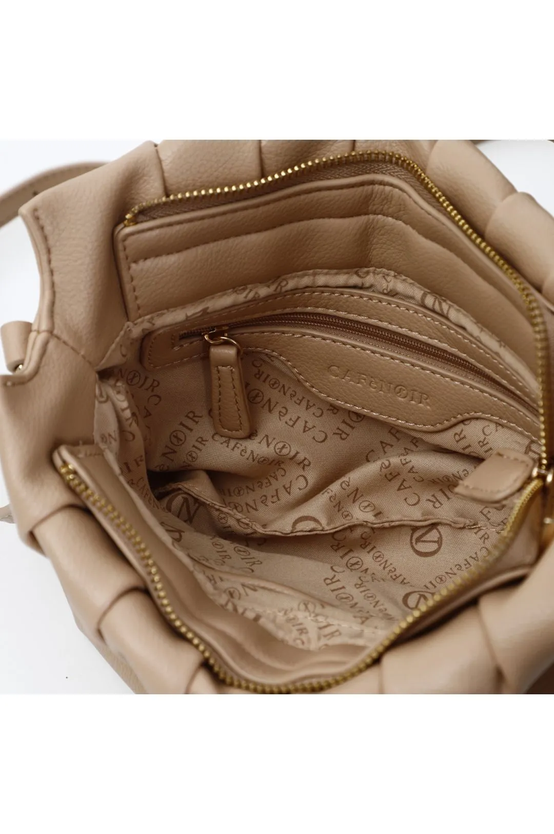 pochette con pieghe morbide nude