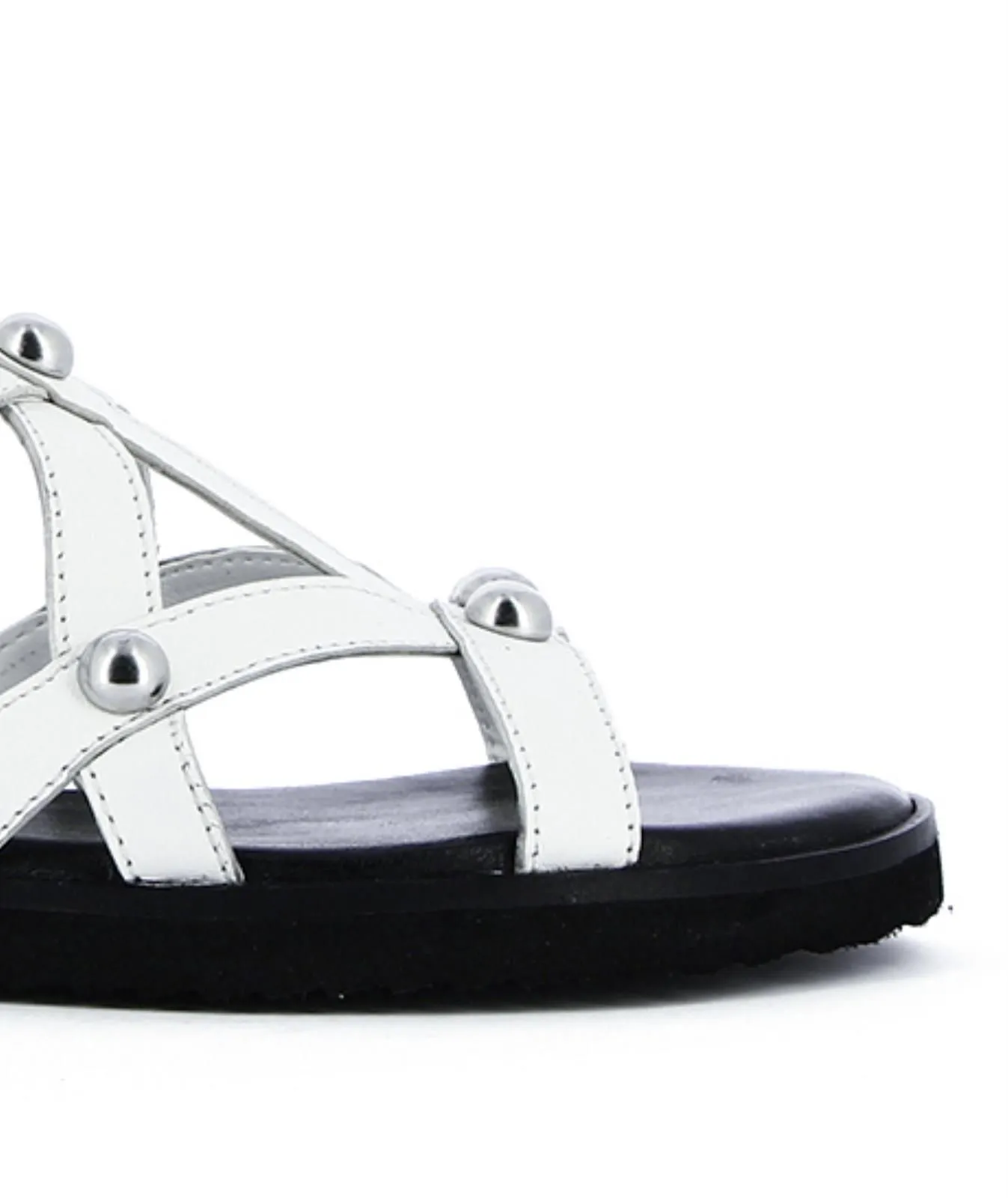 Sandali bianchi in pelle con borchie