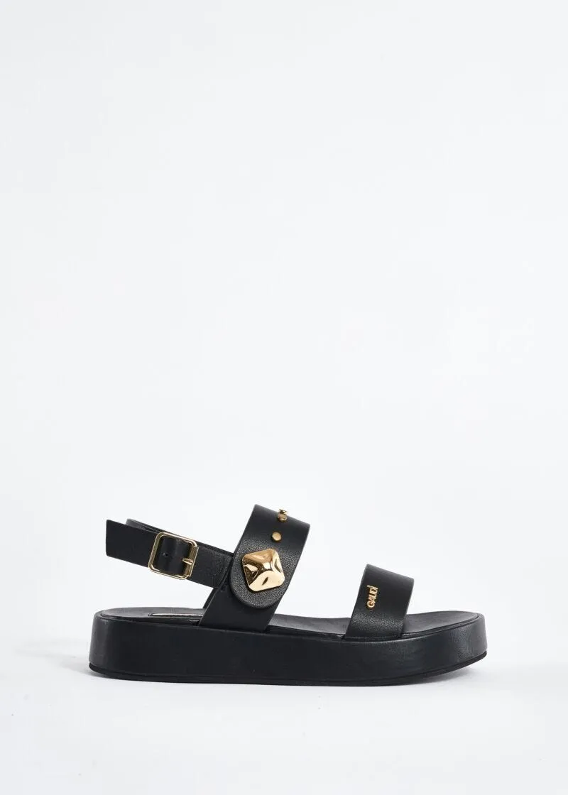 Sandali in pelle con borchie