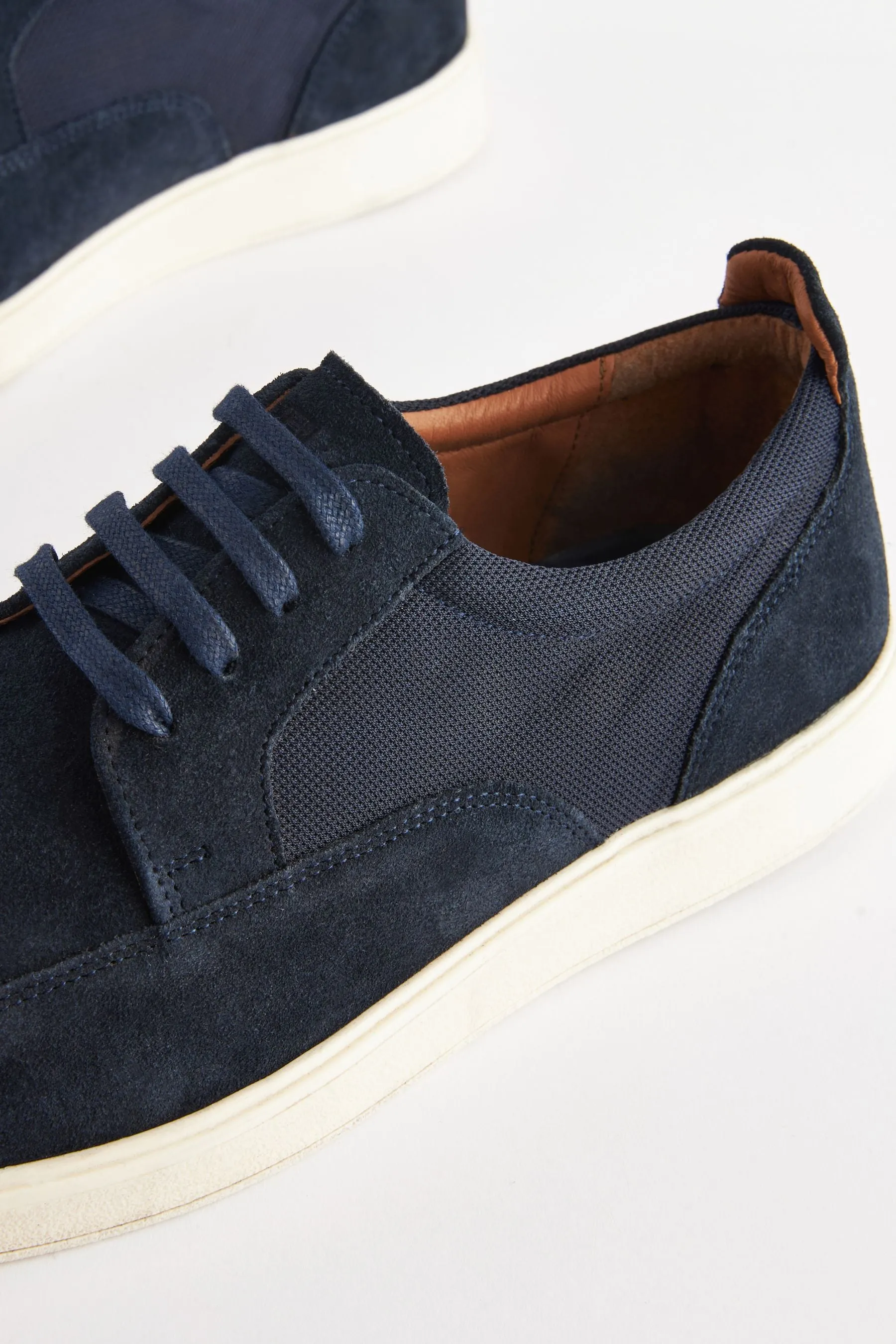 Scarpe casual scamosciata con suola sagomata