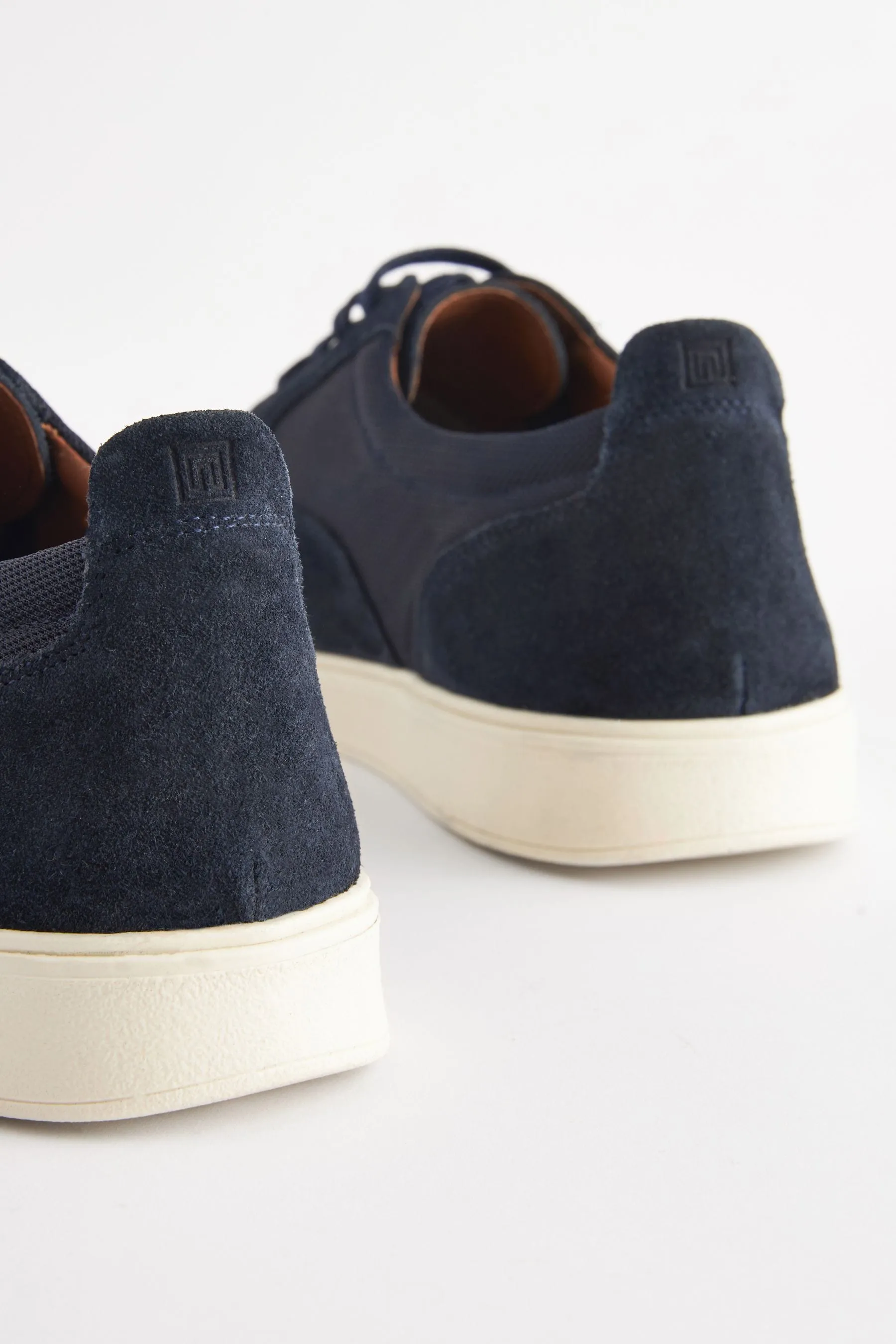 Scarpe casual scamosciata con suola sagomata