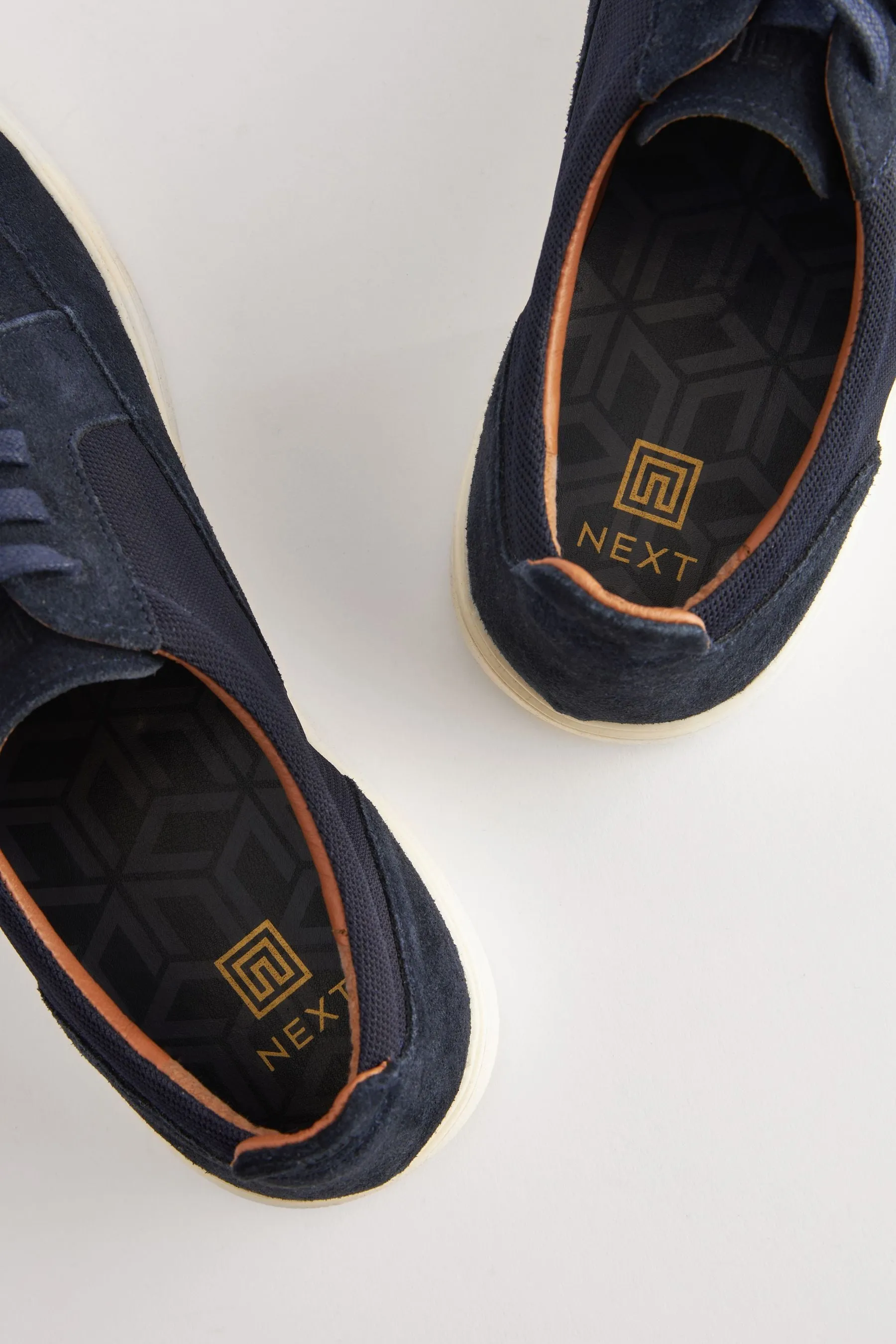 Scarpe casual scamosciata con suola sagomata