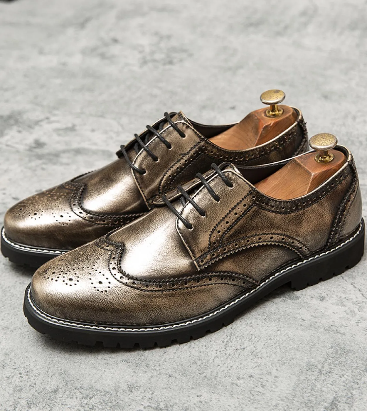 Scarpe formali da uomo nuove primaverili Scarpe in pelle con suola spessa Scarpe eleganti stringate per la festa nuziale di Oxfo