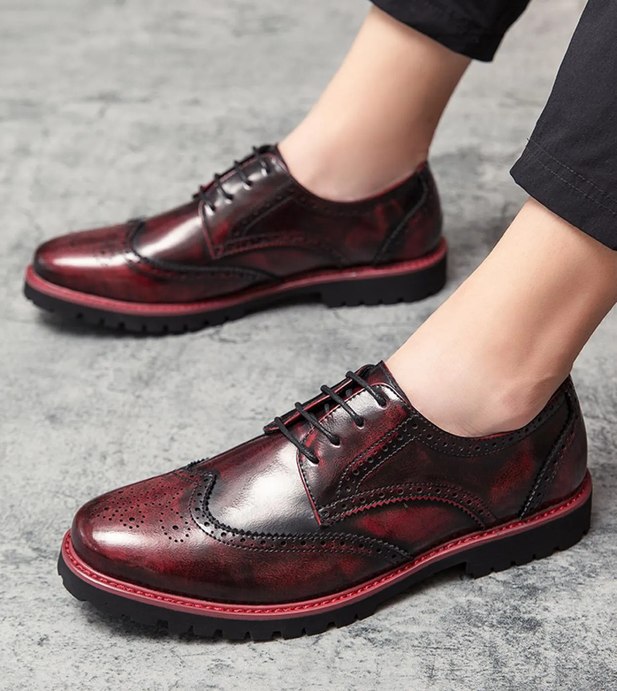 Scarpe formali da uomo nuove primaverili Scarpe in pelle con suola spessa Scarpe eleganti stringate per la festa nuziale di Oxfo