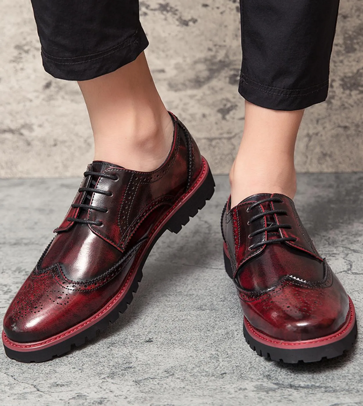 Scarpe formali da uomo nuove primaverili Scarpe in pelle con suola spessa Scarpe eleganti stringate per la festa nuziale di Oxfo