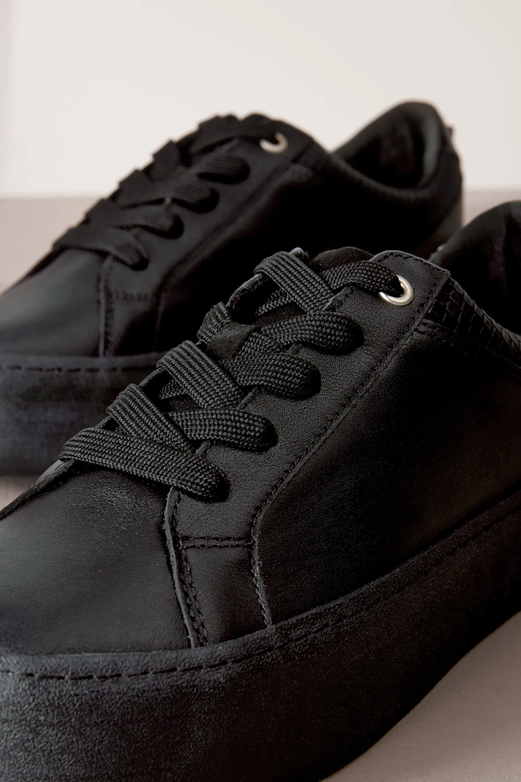 Signature - Scarpe da ginnastica in pelle con suola spessa