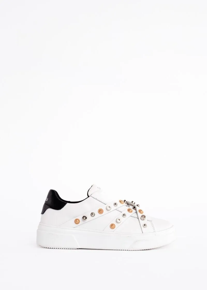 Sneaker con borchie