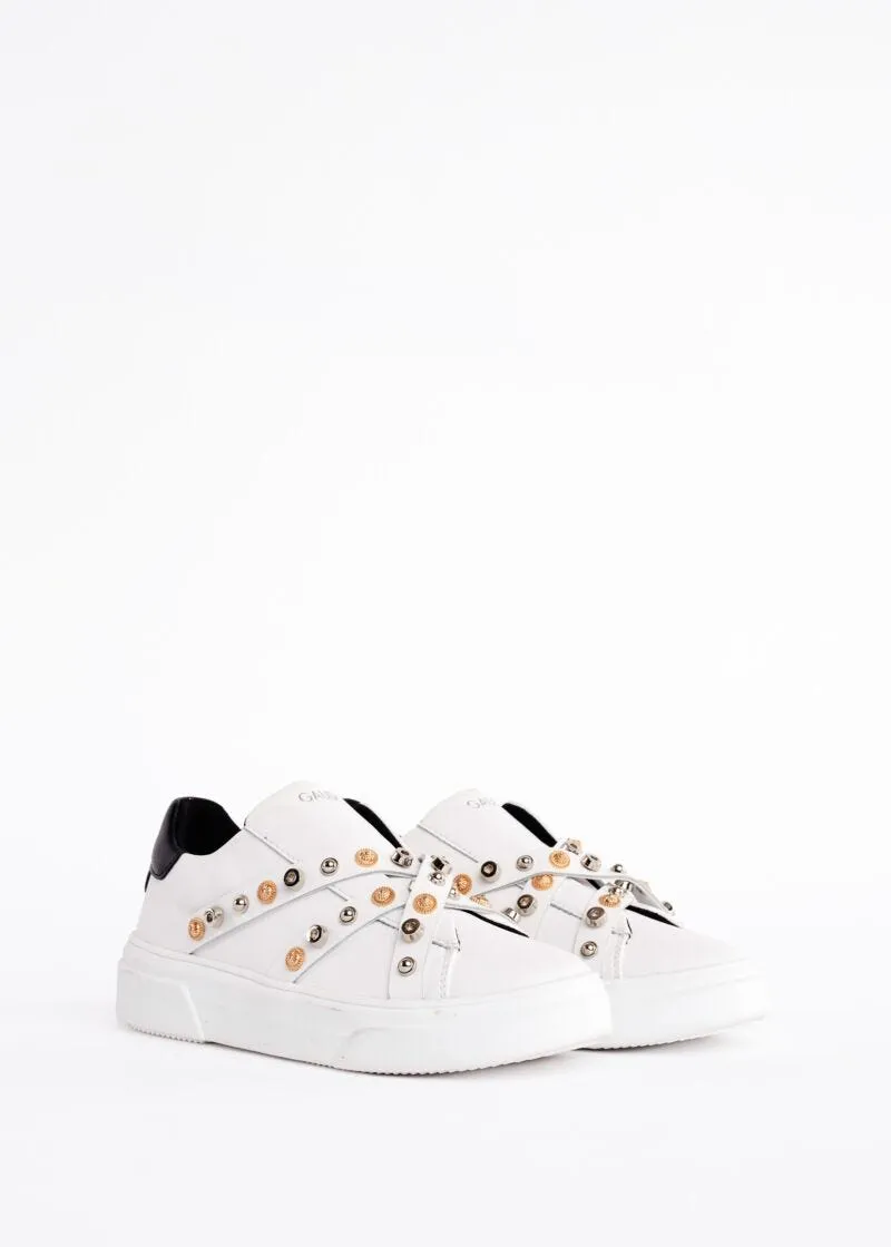 Sneaker con borchie