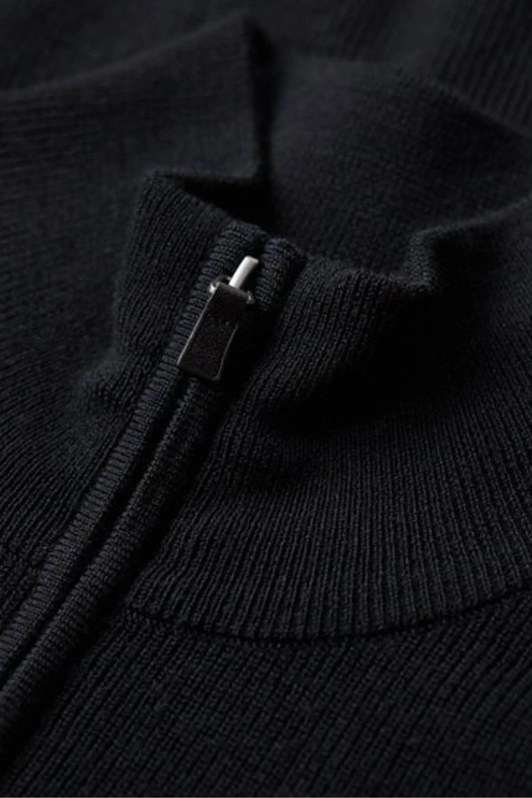 Superdry - Maglia in lana merino con zip corta    
