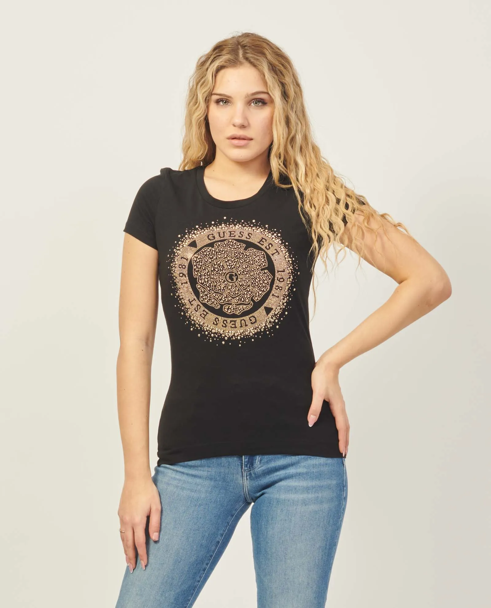 T-shirt nera Guess in misto cotone con logo con borchie