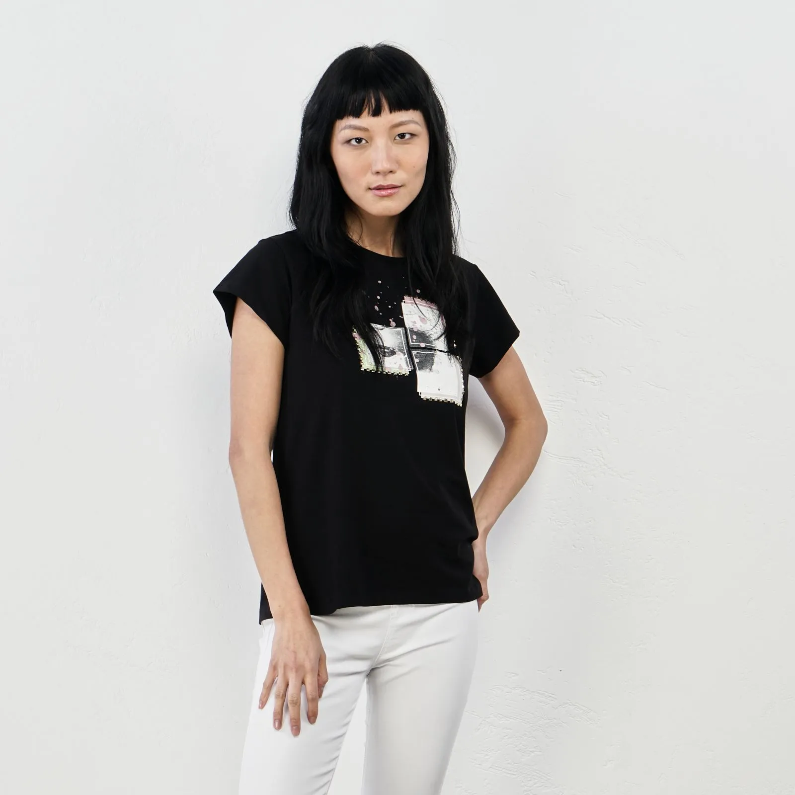 T-shirt nera maniche corte con stampa con borchie