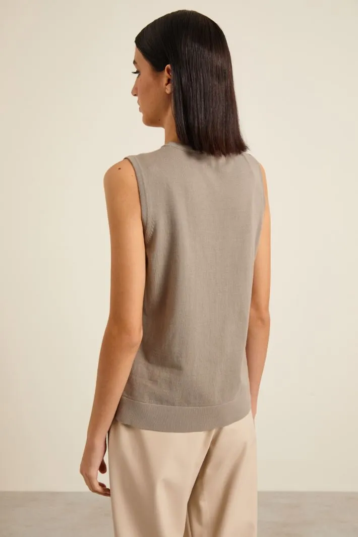 Top smanicato in maglia