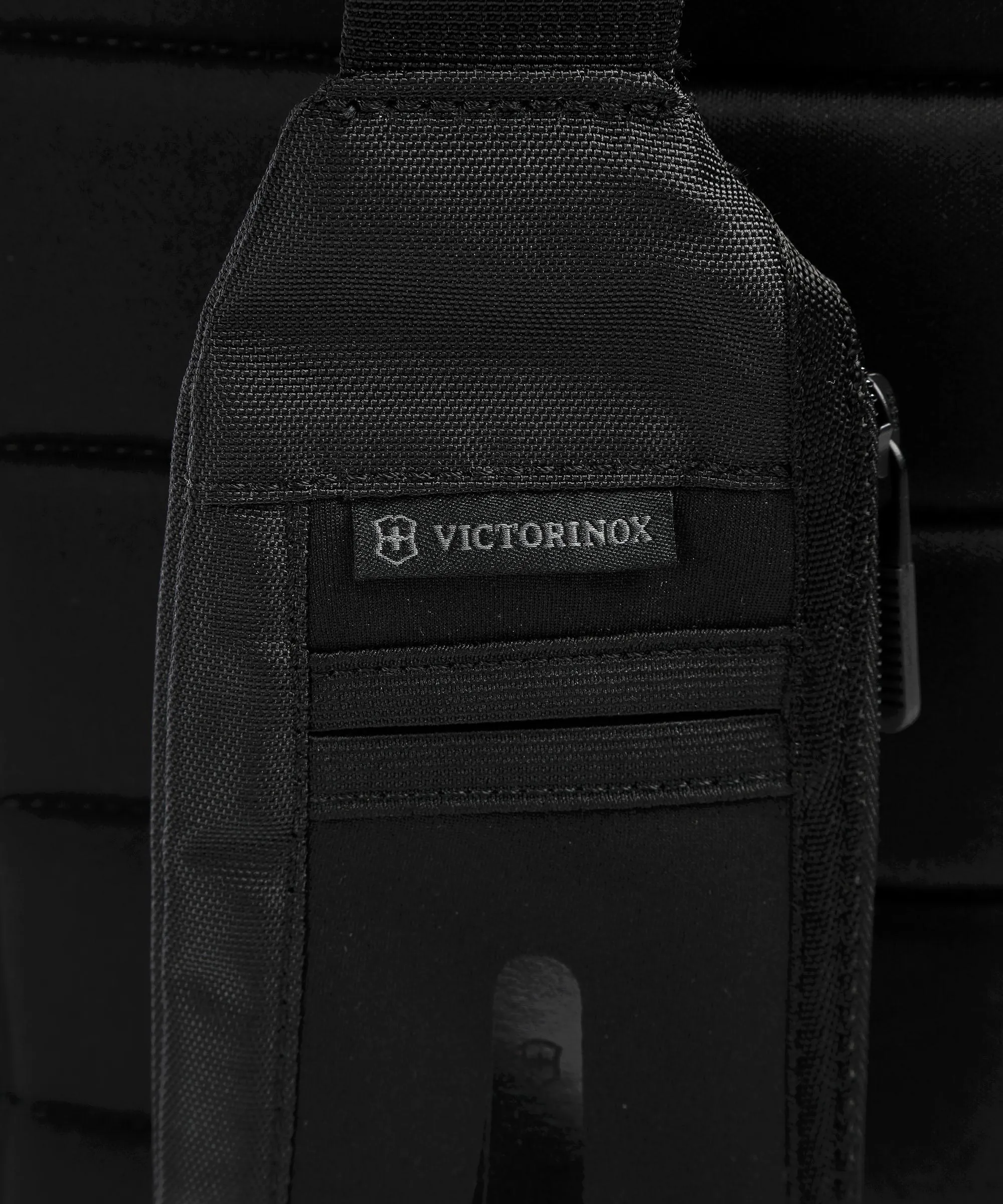  Victorinox Altmont Professional Borsa sling 10″ poliuretano nero  